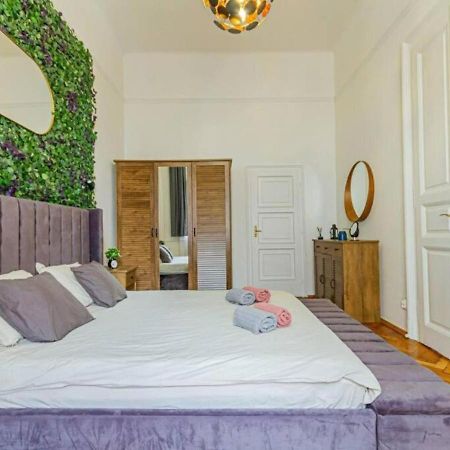 Luxury Apartment By The Famous Vaci Street Budapest Exteriör bild