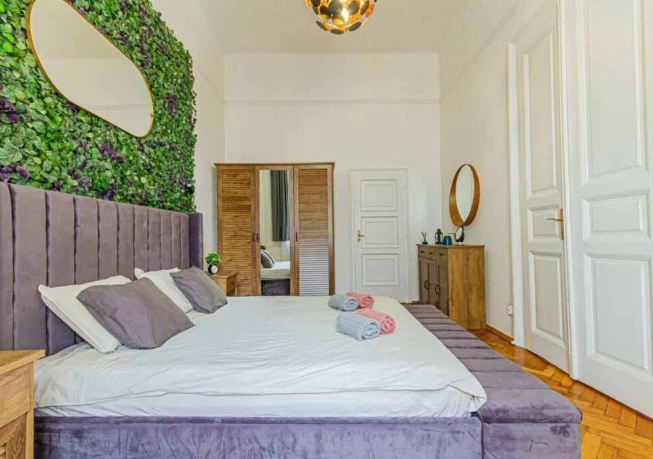 Luxury Apartment By The Famous Vaci Street Budapest Exteriör bild