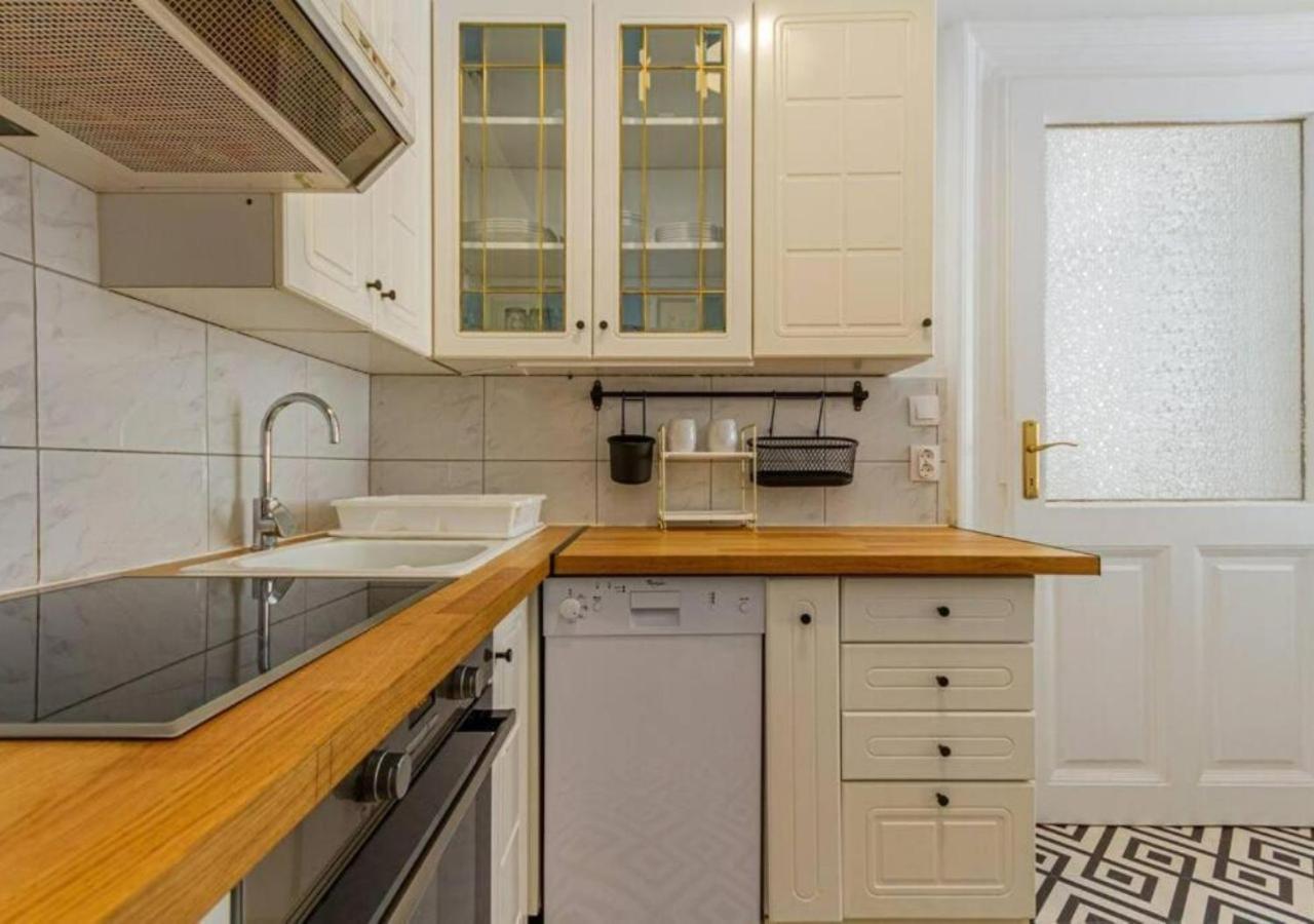 Luxury Apartment By The Famous Vaci Street Budapest Exteriör bild