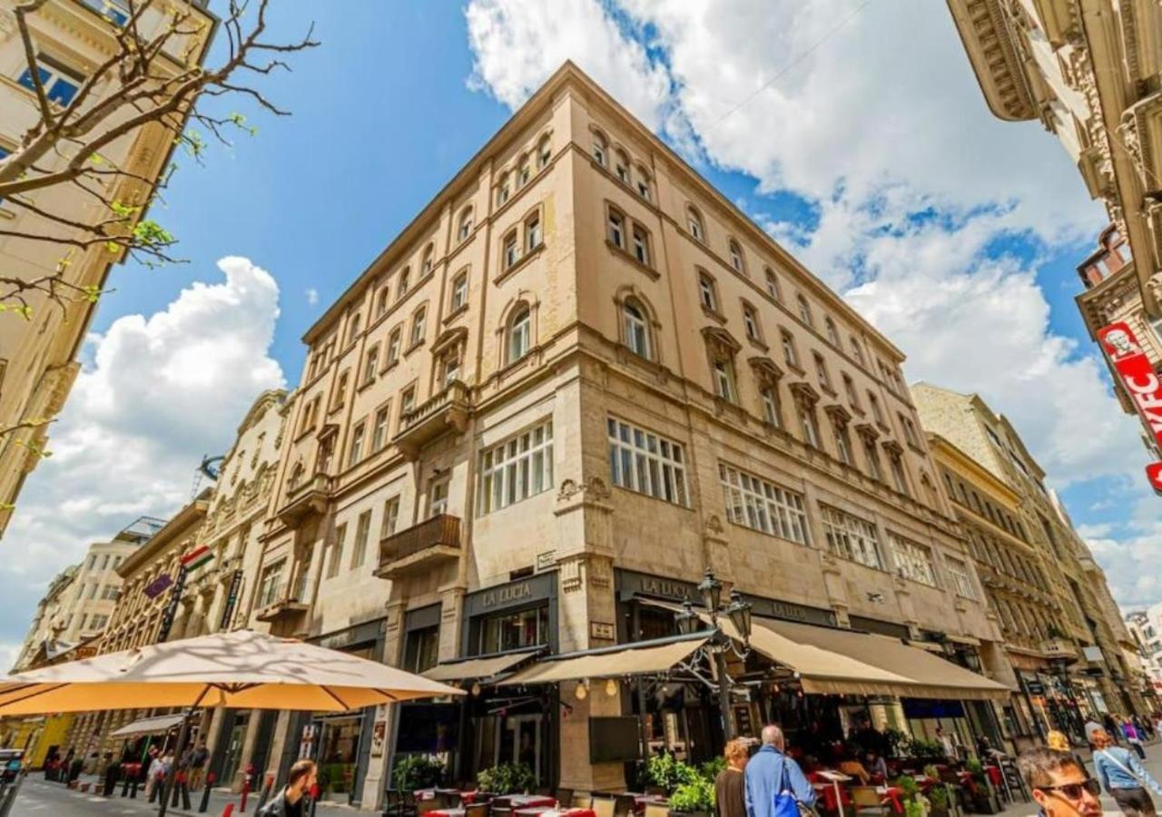 Luxury Apartment By The Famous Vaci Street Budapest Exteriör bild