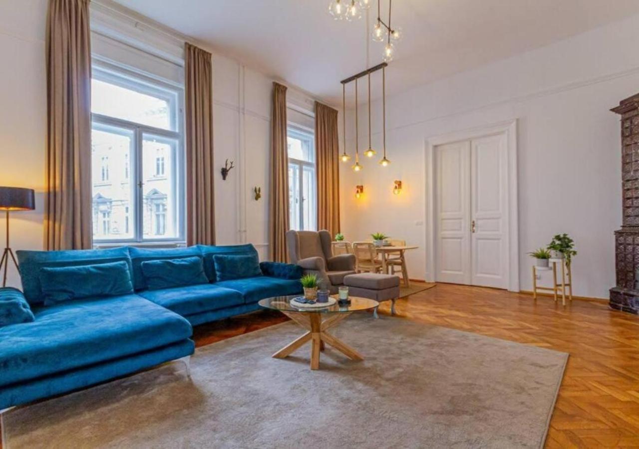 Luxury Apartment By The Famous Vaci Street Budapest Exteriör bild