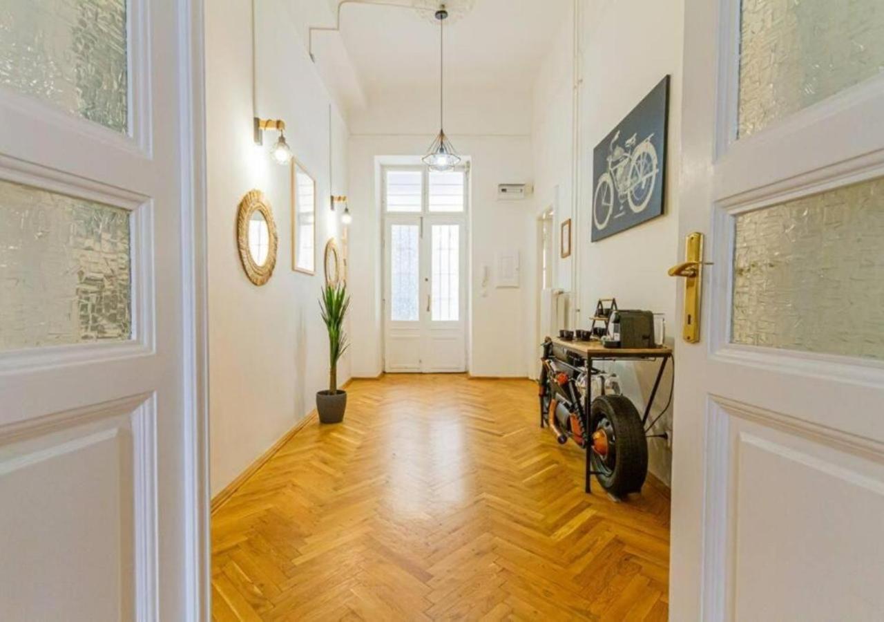 Luxury Apartment By The Famous Vaci Street Budapest Exteriör bild