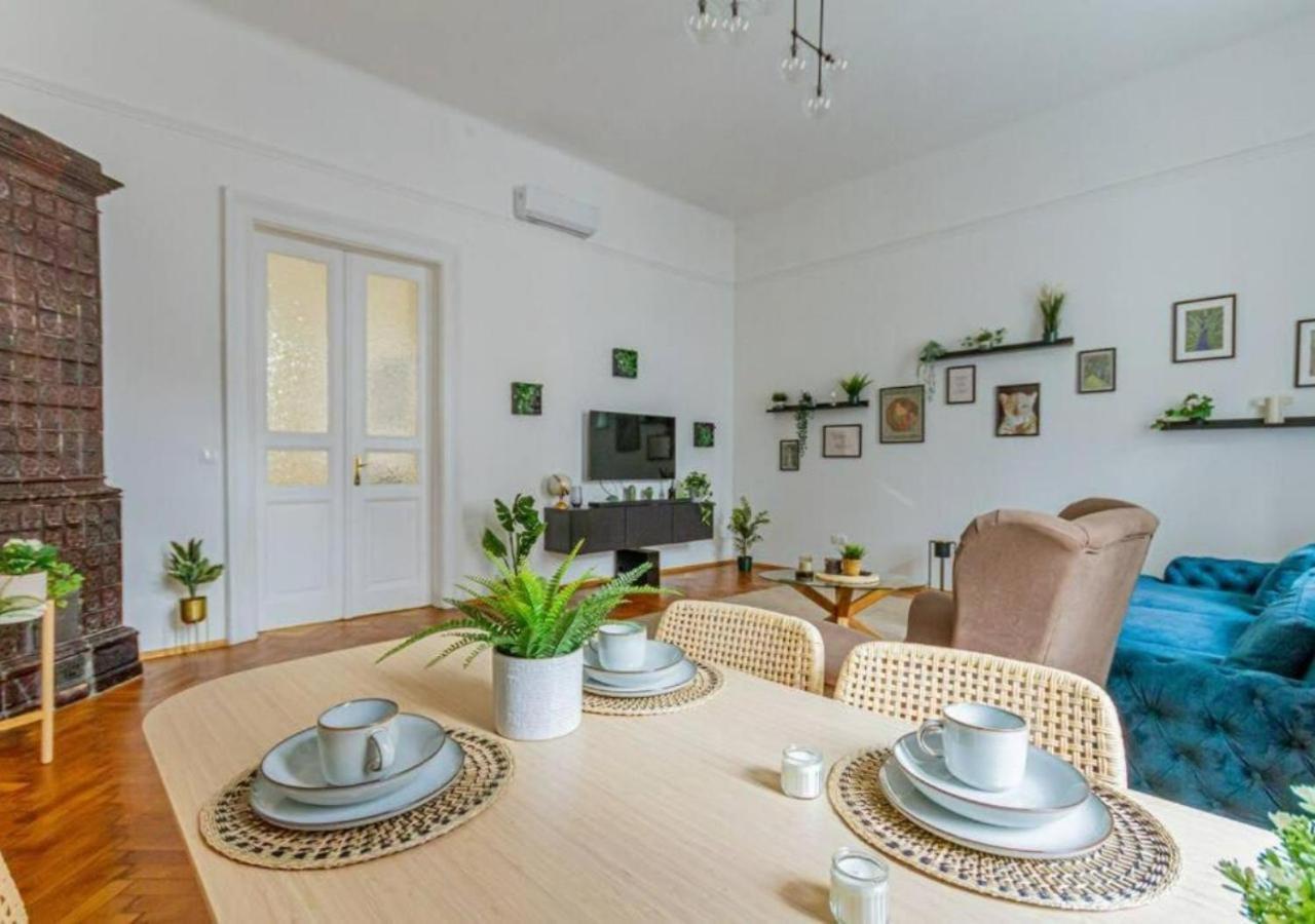 Luxury Apartment By The Famous Vaci Street Budapest Exteriör bild