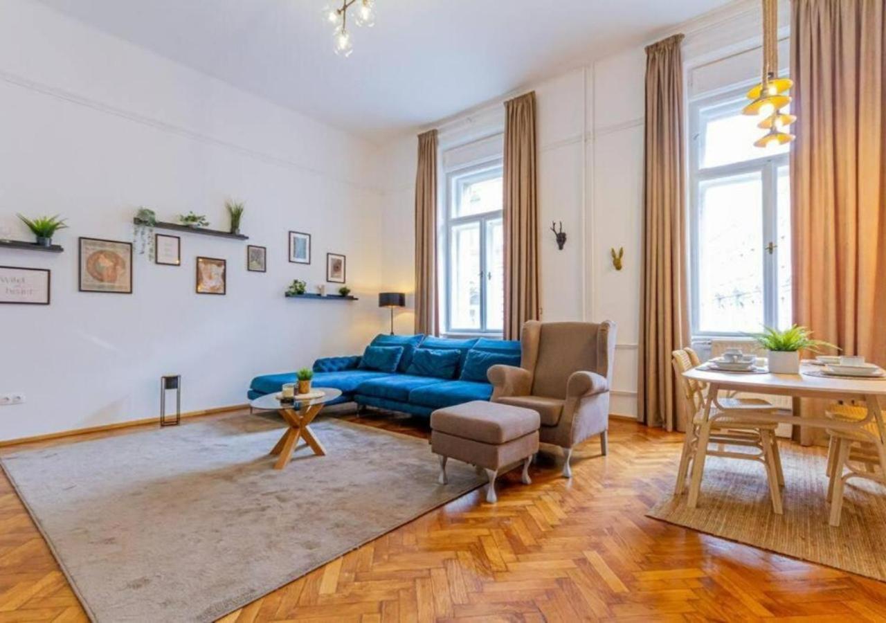 Luxury Apartment By The Famous Vaci Street Budapest Exteriör bild