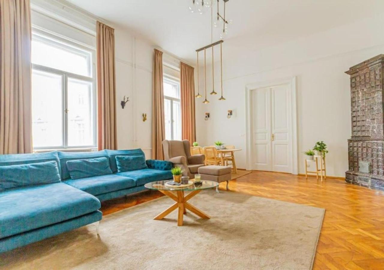 Luxury Apartment By The Famous Vaci Street Budapest Exteriör bild