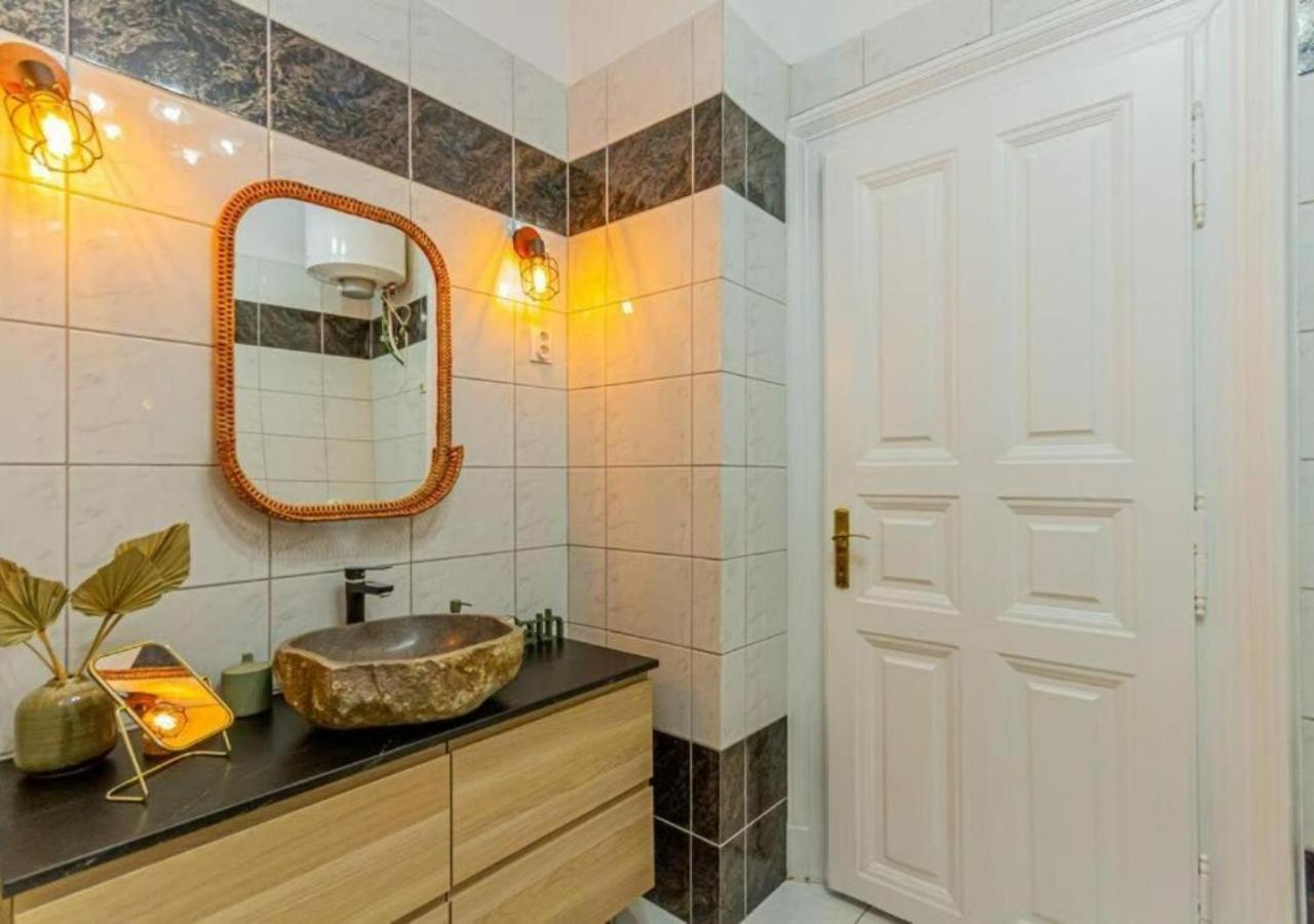 Luxury Apartment By The Famous Vaci Street Budapest Exteriör bild