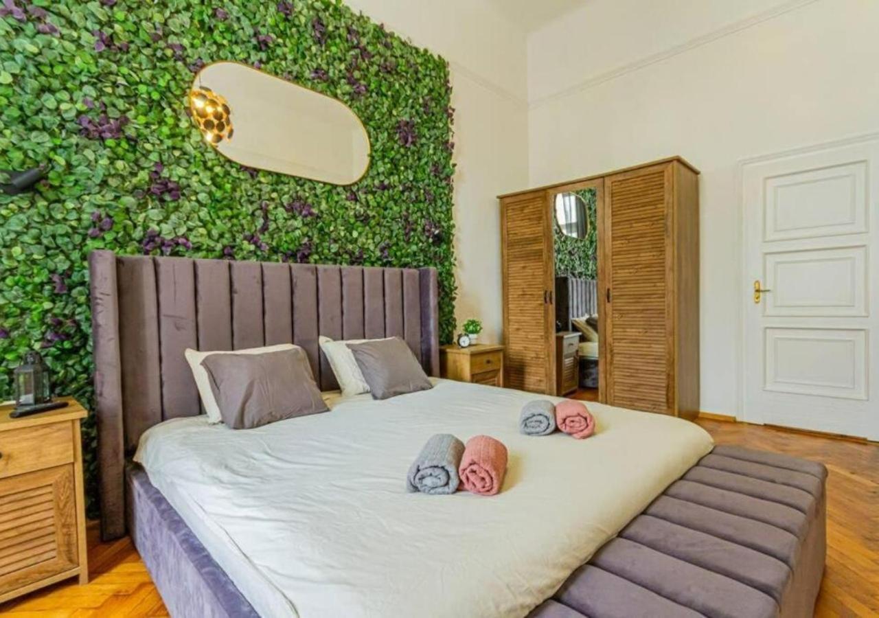 Luxury Apartment By The Famous Vaci Street Budapest Exteriör bild